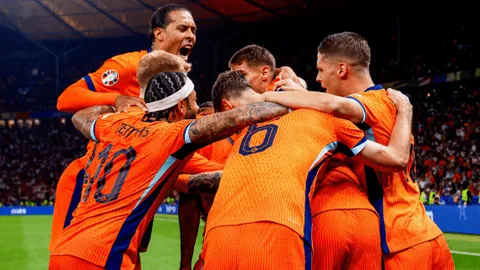 马刺双将合力砍下61分，战胜奇才豪取胜利